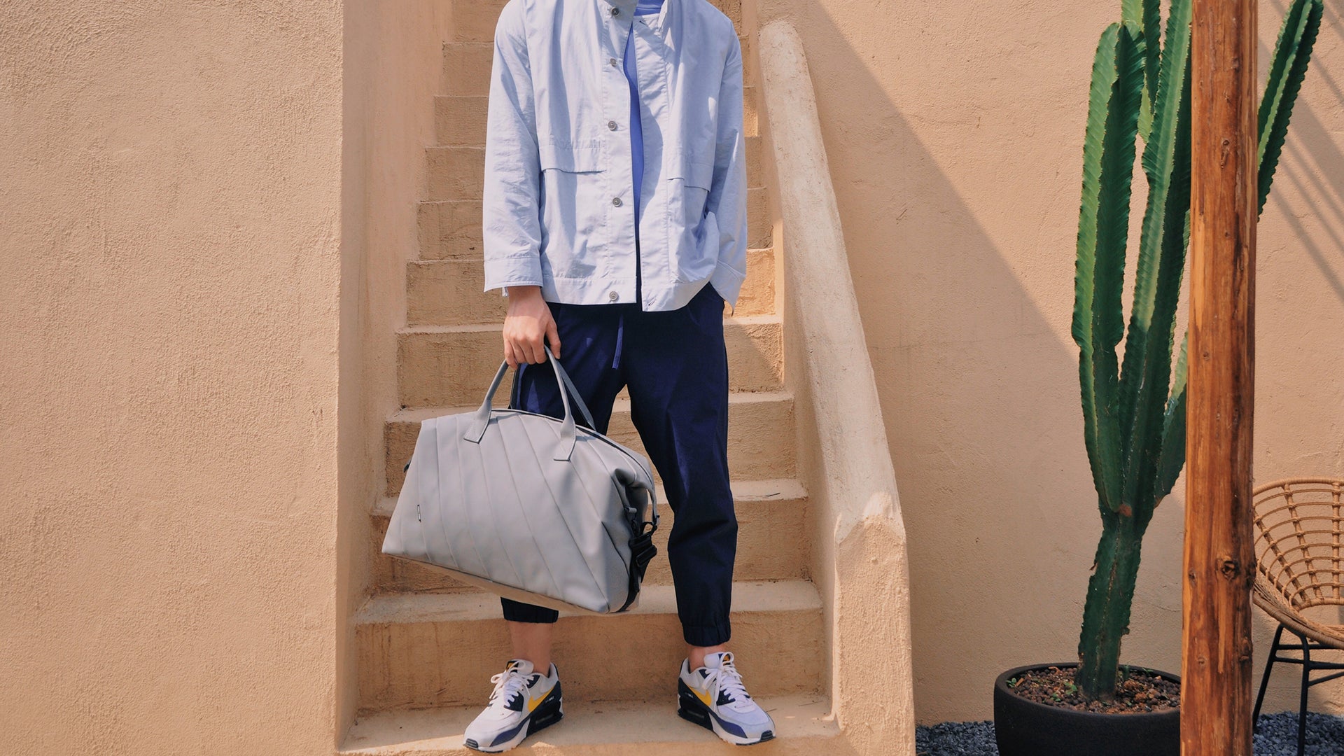 Light handbags for travel deals