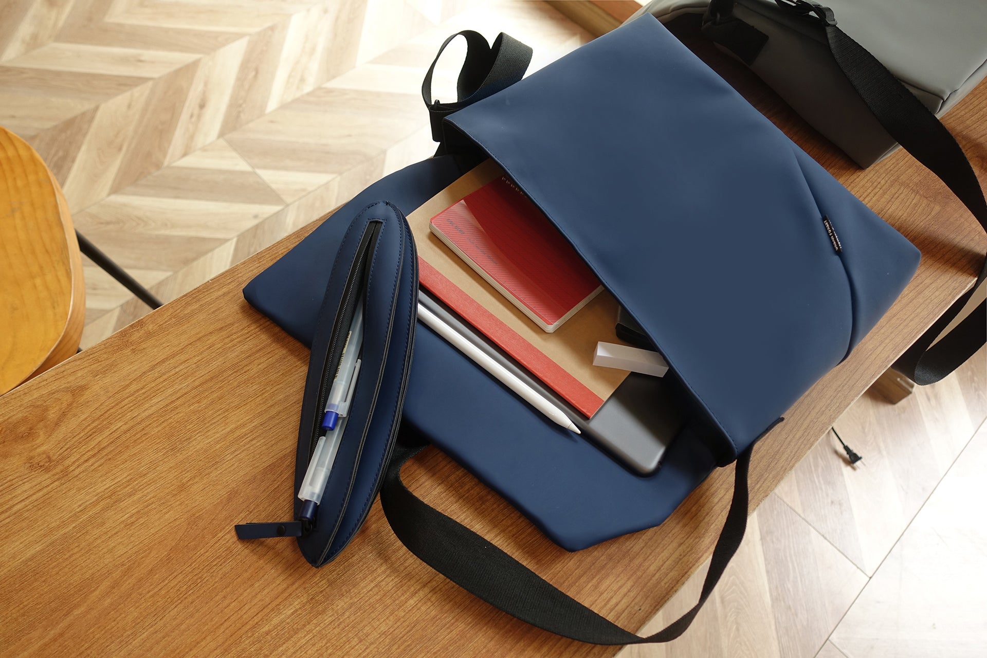 LIGHT Messenger Bag Navy Blue Urban Forest Official eStore