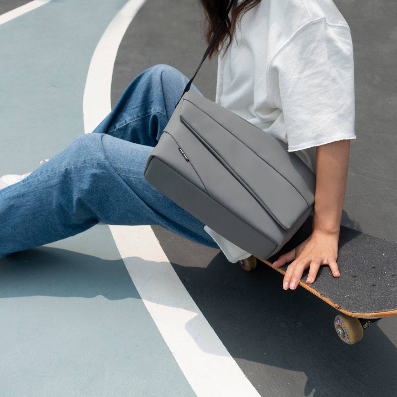 Urban Forest LIGHT series Messenger Bag - Cement Grey, experience versatility with multiple carrying options