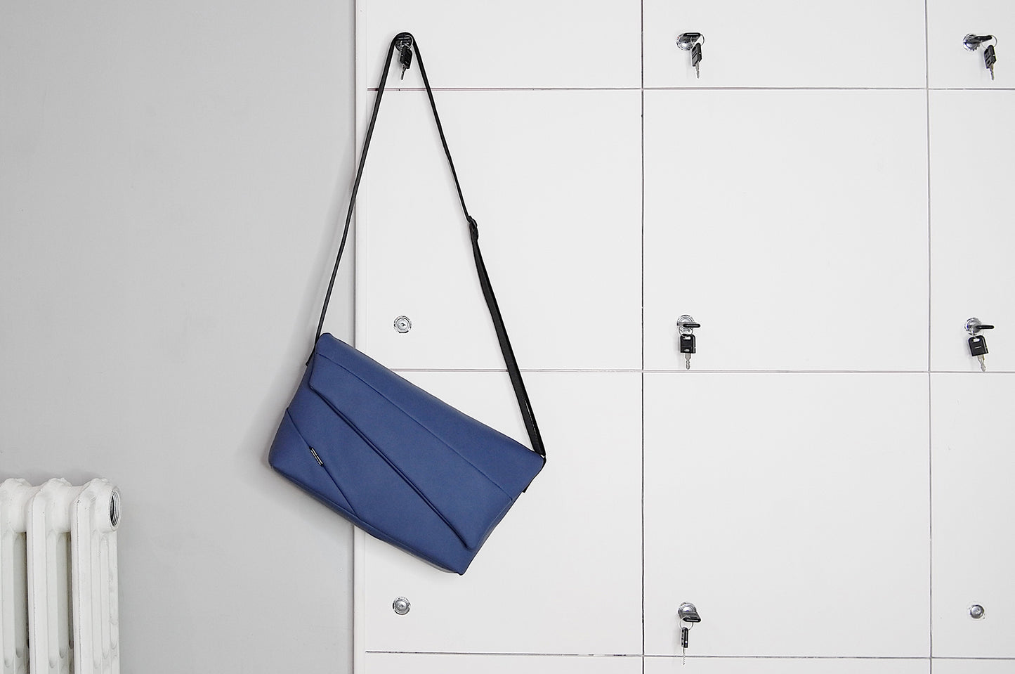 Urban Forest LIGHT series navy massager bag perfect for the stylish you