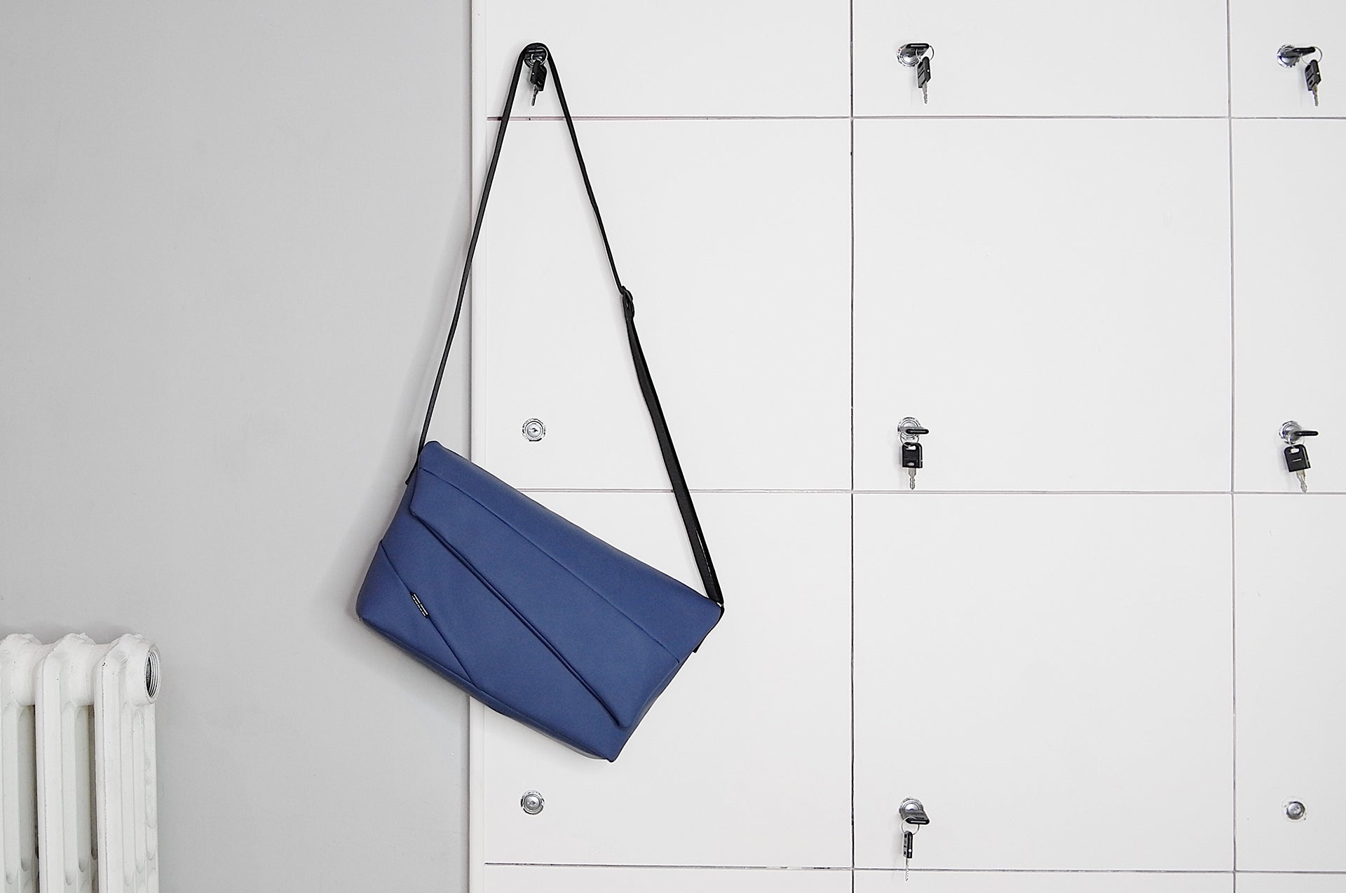 Urban Forest LIGHT series navy massager bag perfect for the stylish you